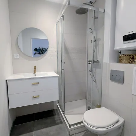 Air-conditioned - Two Bedrooms Appartamento Vichy